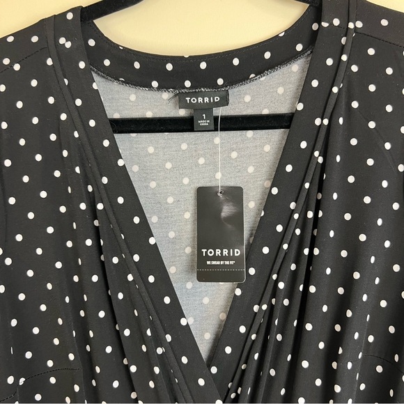 Torrid NWT Polka Dot Jersey Knit Dress size 1x flattering faux wrap w/ tie - Picture 6 of 14